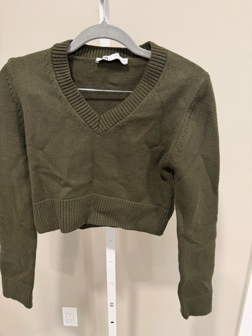 Zara Olive Green V-Neck Cropped Knit Sweater